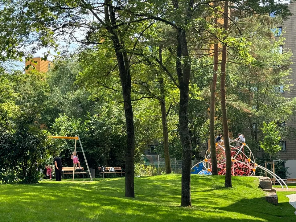 GRÜNANLAGE MIT KINDERSPIEL UND GEMEINSCHAFTSGARTEN – Wohnumfeldverbesserung, Foto 4