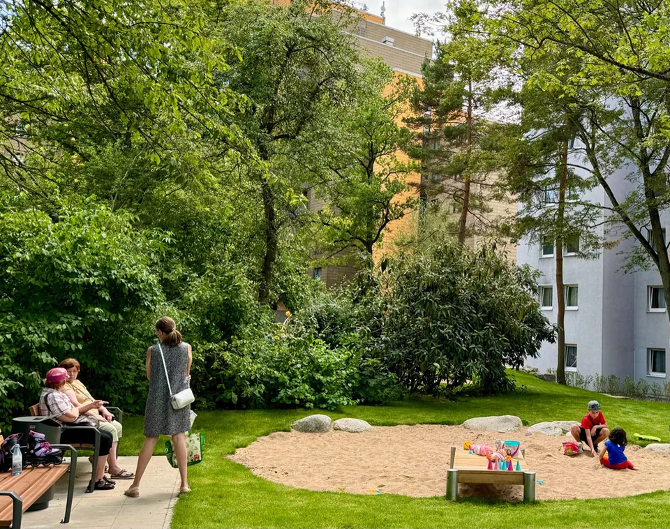 GRÜNANLAGE MIT KINDERSPIEL UND GEMEINSCHAFTSGARTEN – Wohnumfeldverbesserung, Foto 5