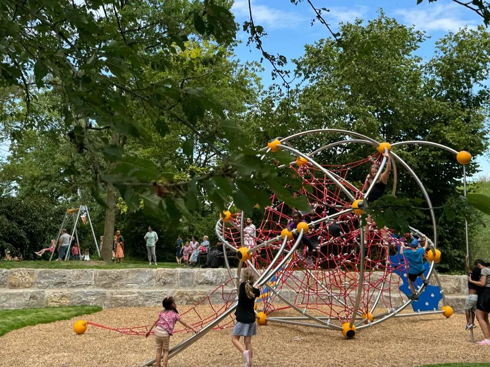 GRÜNANLAGE MIT KINDERSPIEL UND GEMEINSCHAFTSGARTEN – Wohnumfeldverbesserung, Foto 6