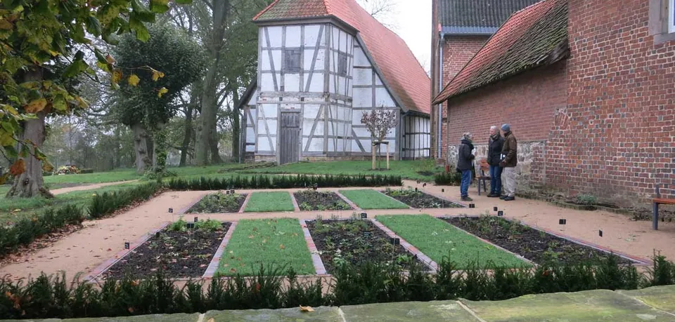 Neuanlage Klostergarten Schinna/Nienburg – Außenanlagen an denkmalgeschützten Gebäuden, Foto 3