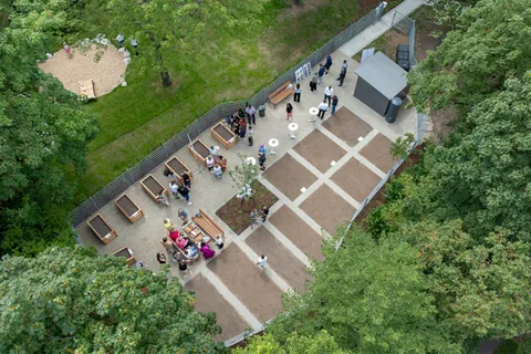 GRÜNANLAGE MIT KINDERSPIEL UND GEMEINSCHAFTSGARTEN