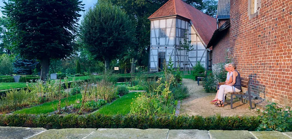 Neuanlage Klostergarten Schinna/Nienburg – Außenanlagen an denkmalgeschützten Gebäuden, Foto 1